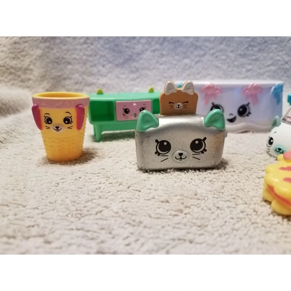 Lot 9 items‎ Shopkins Ice cream parlor and kitty dinner party